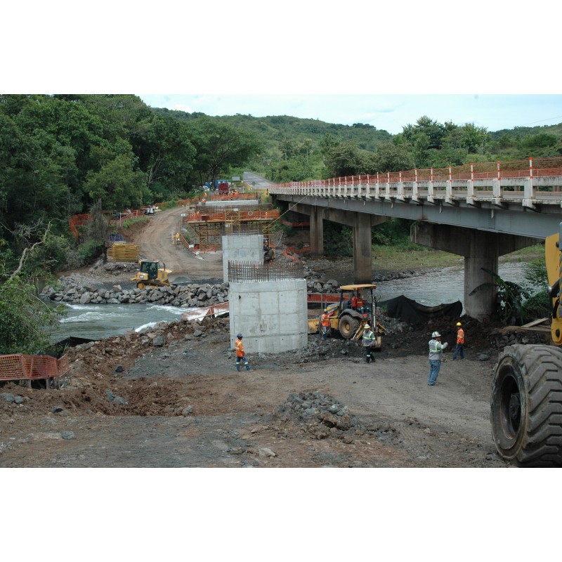 PUENTE NUEVO SOBRE EL RÍO COBRE